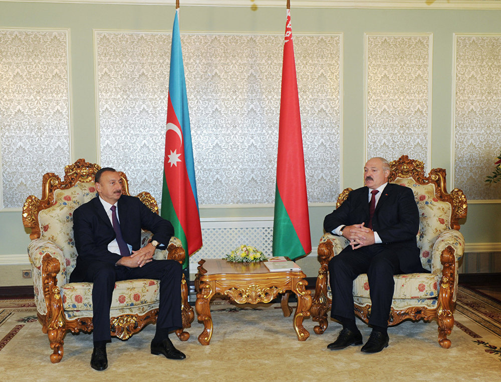 Александр Лукашенко поздравил Ильхама Алиева с Днем Республики