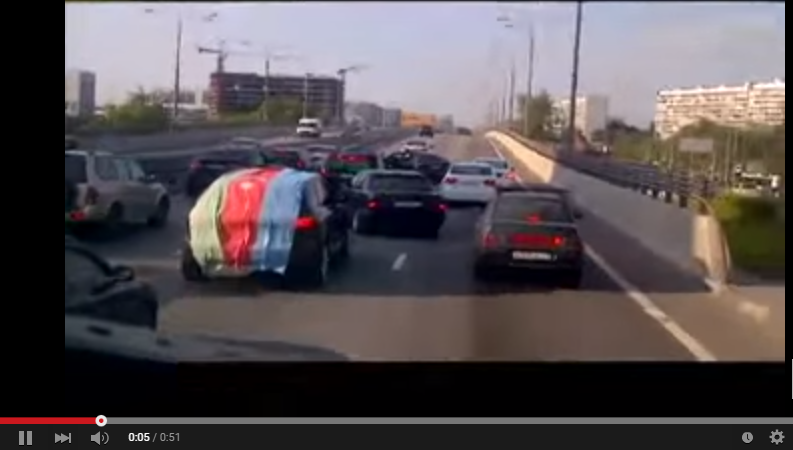 Свадебный кортеж азербайджанцев перекрыл трассу в Москве