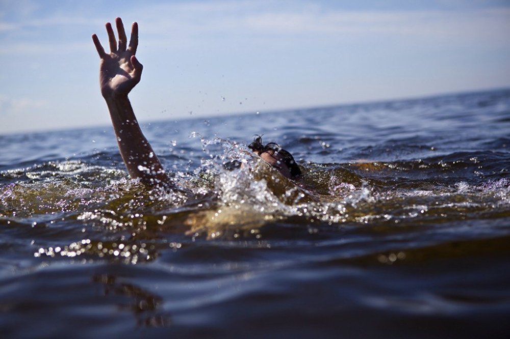 Два человека утонули в Каспийском море в Баку