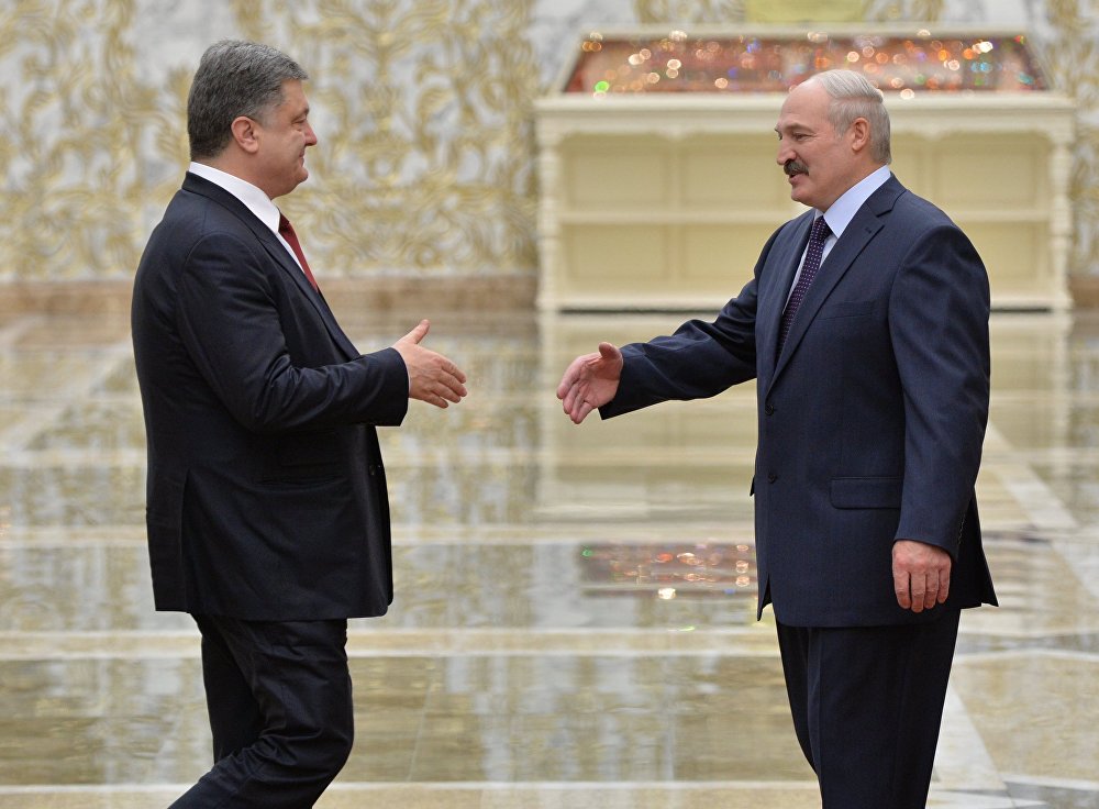 Лукашенко: волевой характер Порошенко поможет вернуть мир в Украину