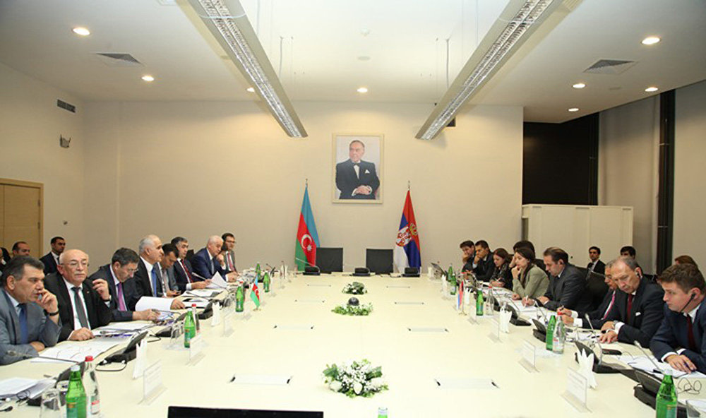 Сербия предложила Азербайджану проводить многосторонние бизнес-форумы