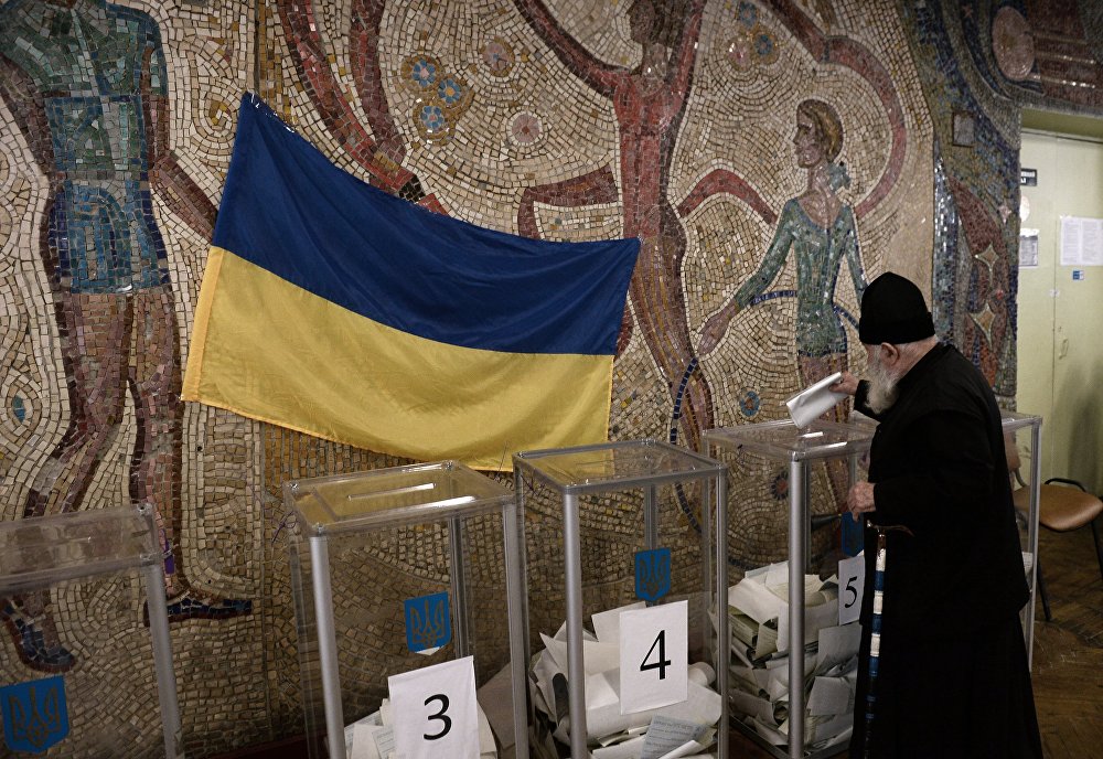 В Киеве открылись все избирательные участки