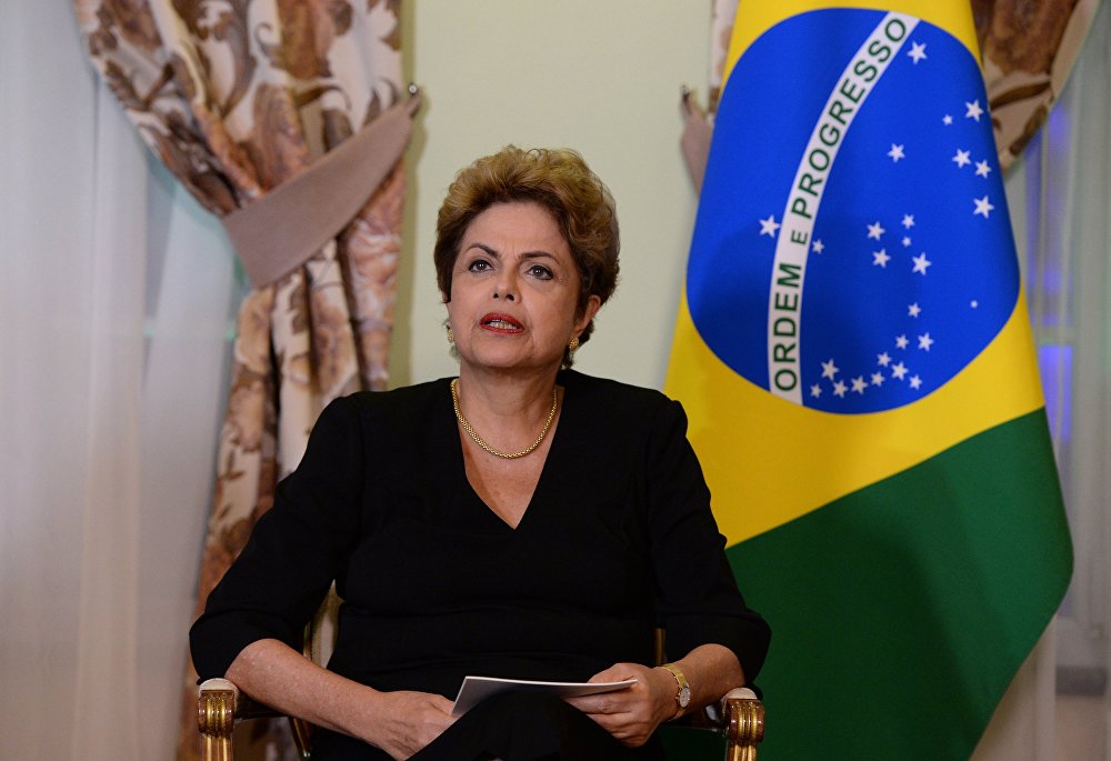 Президент Бразилии Роуссефф заявила, что не покинет свой пост