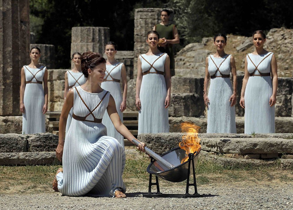 В Древней Олимпии зажгли факел XXXI летних Олимпийских игр 2016 года