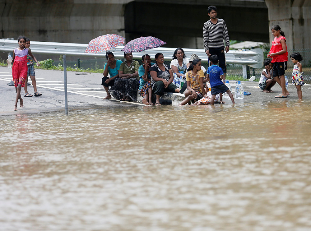 Число жертв оползней и наводнений в Шри-Ланке превысило 70 человек
