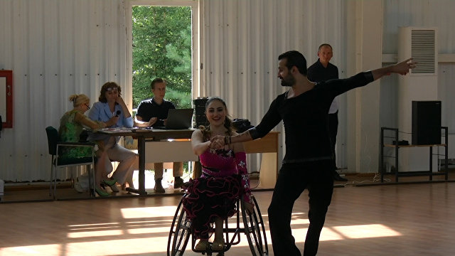 Азербайджанская спортсменка-колясочница прыгнет с парашютом в Минске