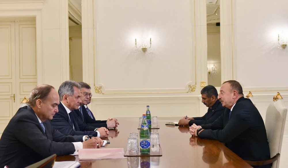 Президент Азербайджана принял министра обороны России