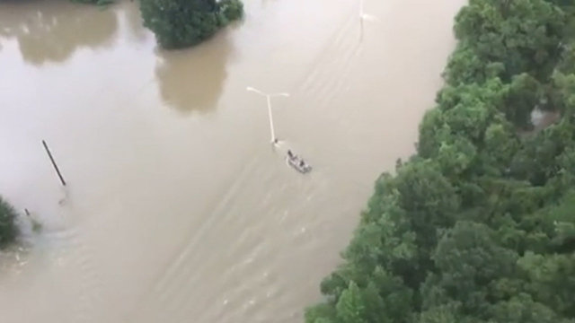 На юге США произошло крупное наводнение. Кадры из Луизианы