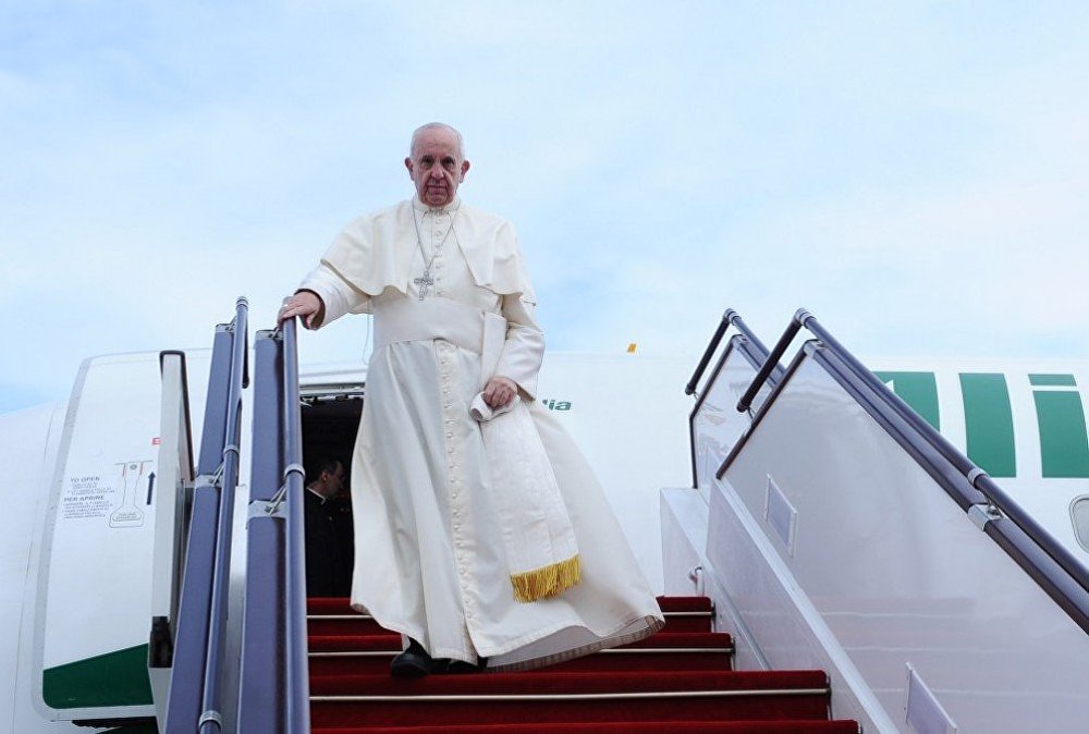 Папа Римский Франциск прибыл в Баку