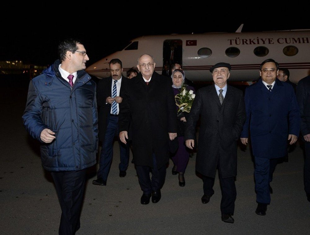 Спикер турецкого парламента прибыл в Баку