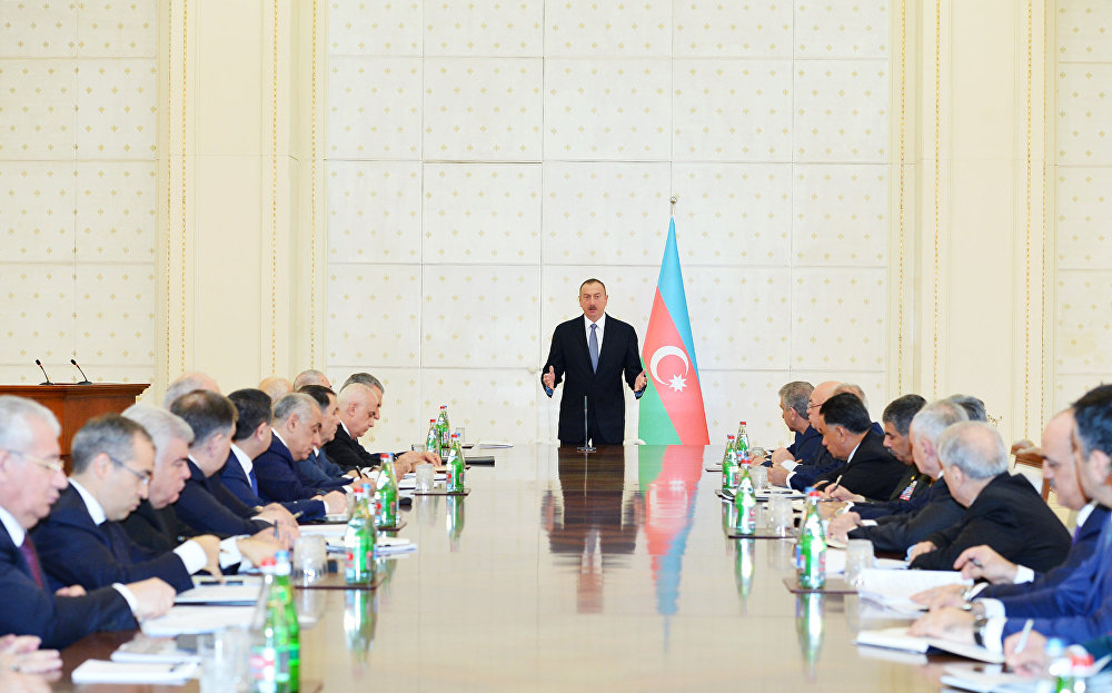 Президент Алиев провел заседание правительства по итогам года