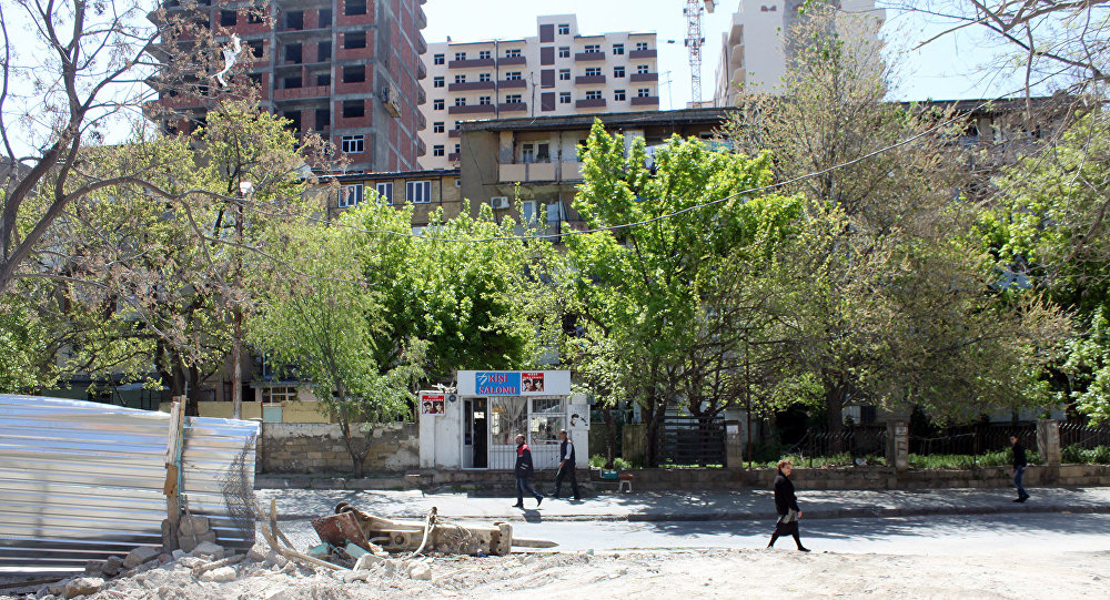 Цены на жилье в Баку не падают - мешает 