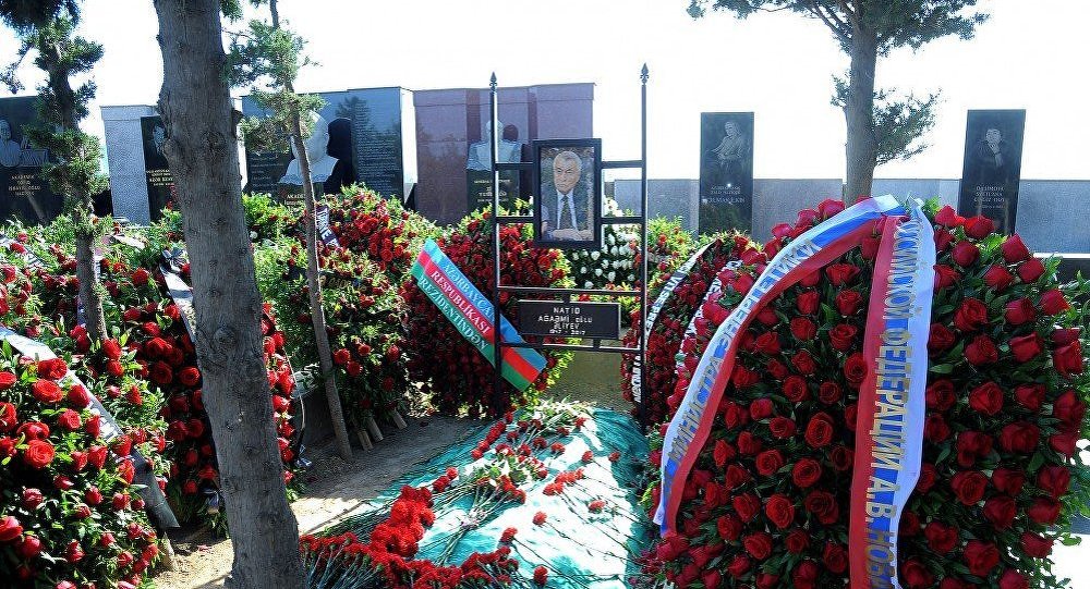 Президент Ильхам Алиев почтил память Натига Алиева