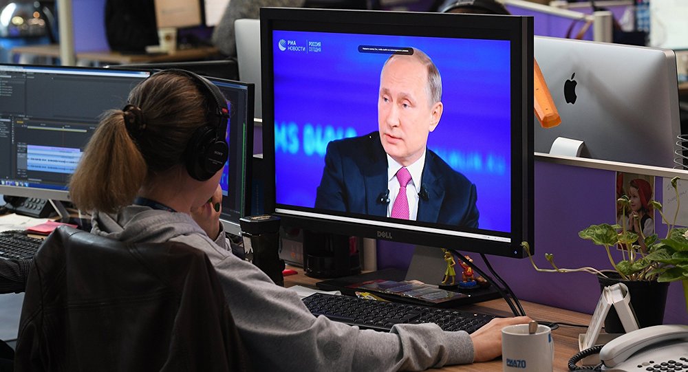 Четко и с юмором: Путин ответил на вопросы россиян