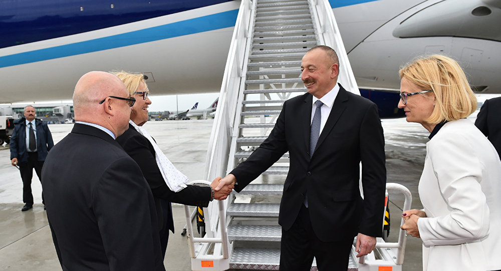 Президент Алиев совершает официальный визит в Польшу