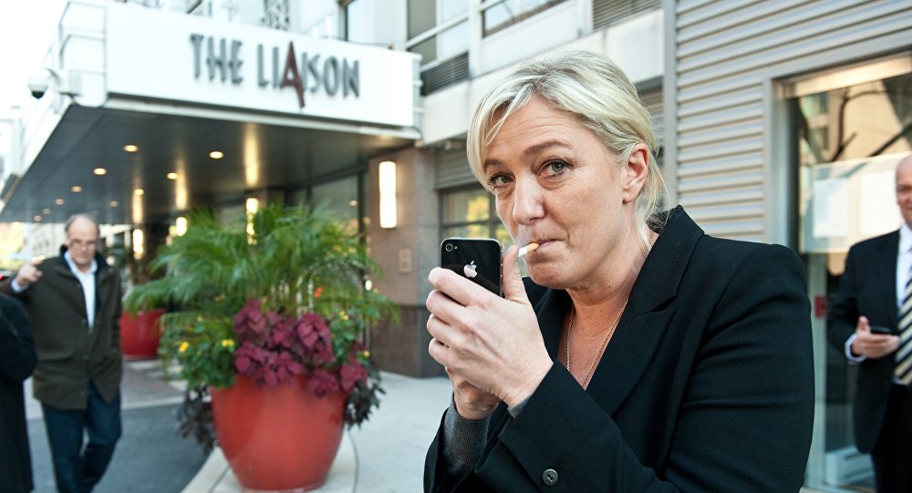 Посмотрите хотя бы на Марин Ле Пен с сигаретой...