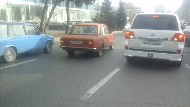 Автомобиль с советскими номерами в Баку