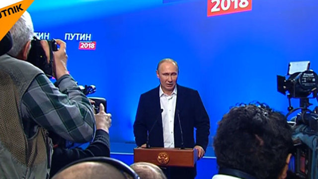 Владимир Путин в избирательном штабе после окончания голосования