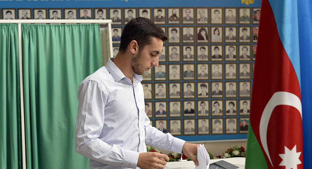 ЦИК Азербайджана начал раздачу избирательных бюллетеней